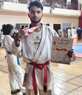 आल इंडिया ओपन नेशनल कराते में योगेश ने जीता सिल्वर मेडल आल इंडिया ओपन नेशनल कराते में योगेश ने जीता सिल्वर मेडल