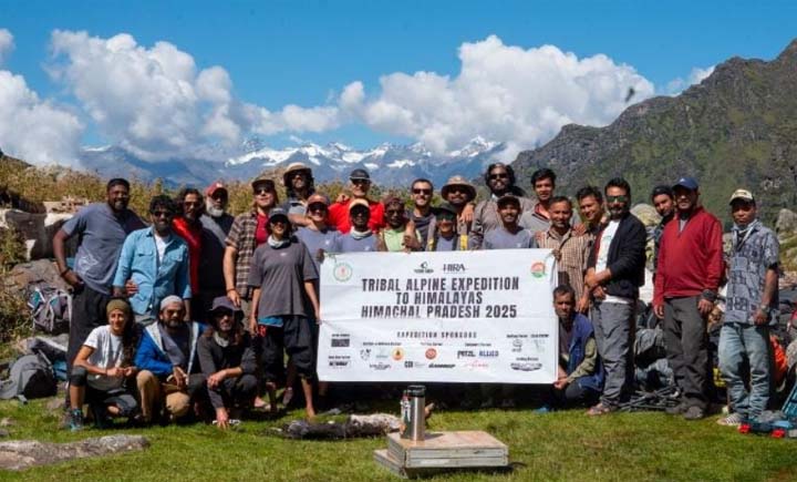 हिमालय में गूँजी जशपुर की गूंज: आदिवासी युवाओं ने जगतसुख पीक पर खोला नया मार्ग हिमालय में गूँजी जशपुर की गूंज: आदिवासी युवाओं ने जगतसुख पीक पर खोला नया मार्ग