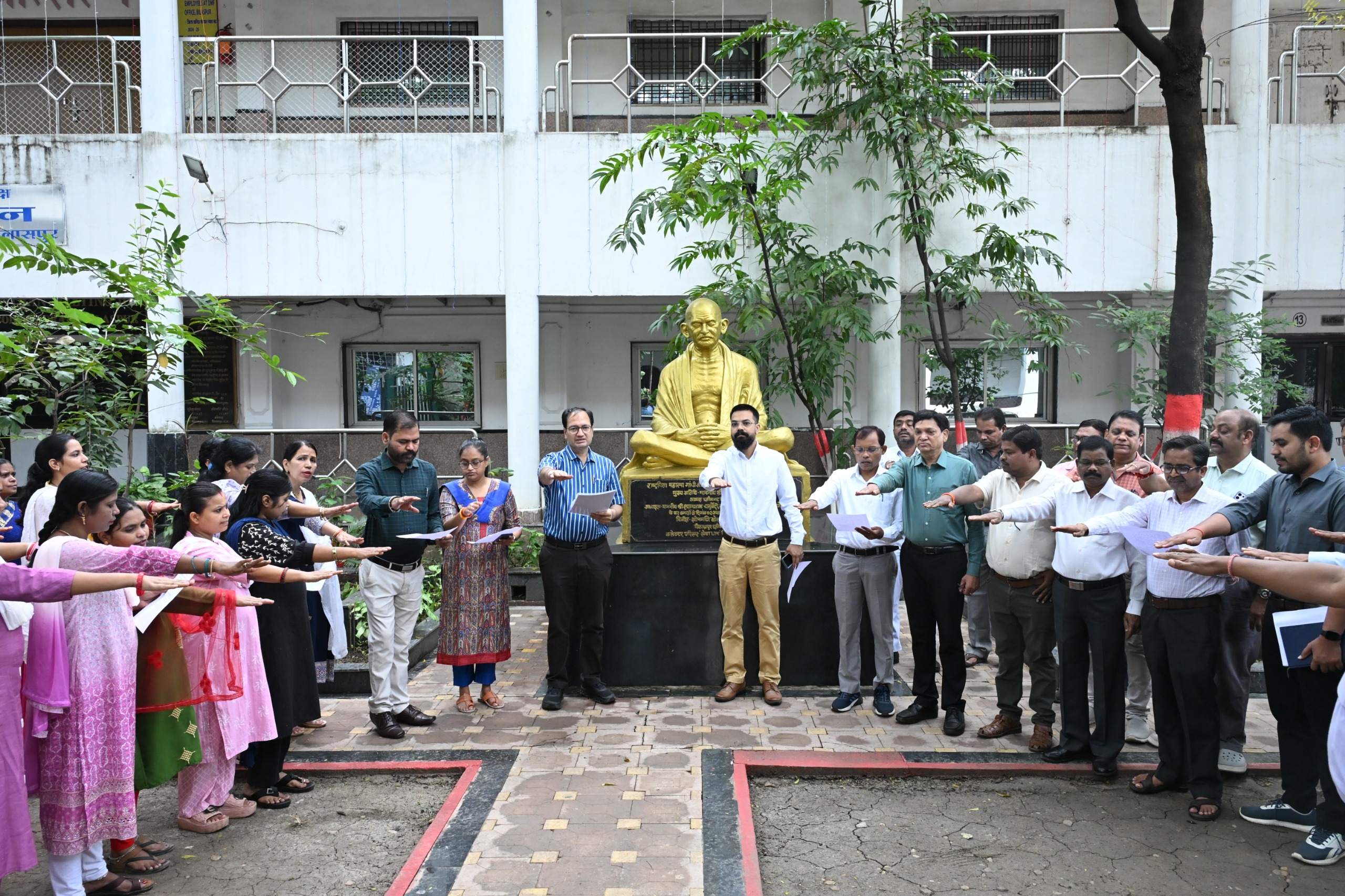 कलेक्टर ने वल्लभाई पटेल की जयंती पर दिलाई राष्ट्रीय एकता की शपथ कलेक्टर ने वल्लभाई पटेल की जयंती पर दिलाई राष्ट्रीय एकता की शपथ