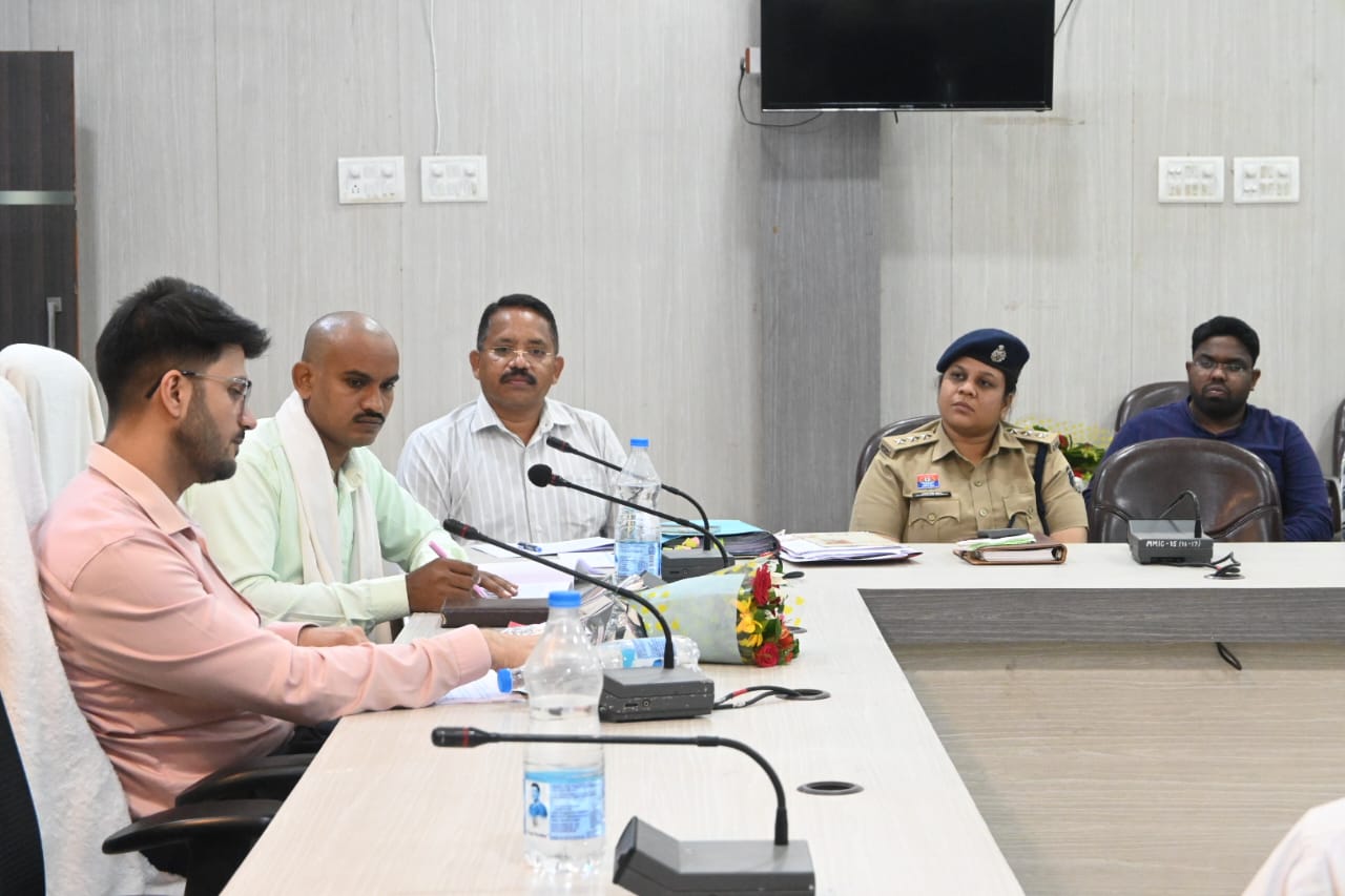 गौवंशीय पशुओं के अंतिम संस्कार हेतु करें स्थल चिह्नांकित- कलेक्टर गौवंशीय पशुओं के अंतिम संस्कार हेतु करें स्थल चिह्नांकित- कलेक्टर