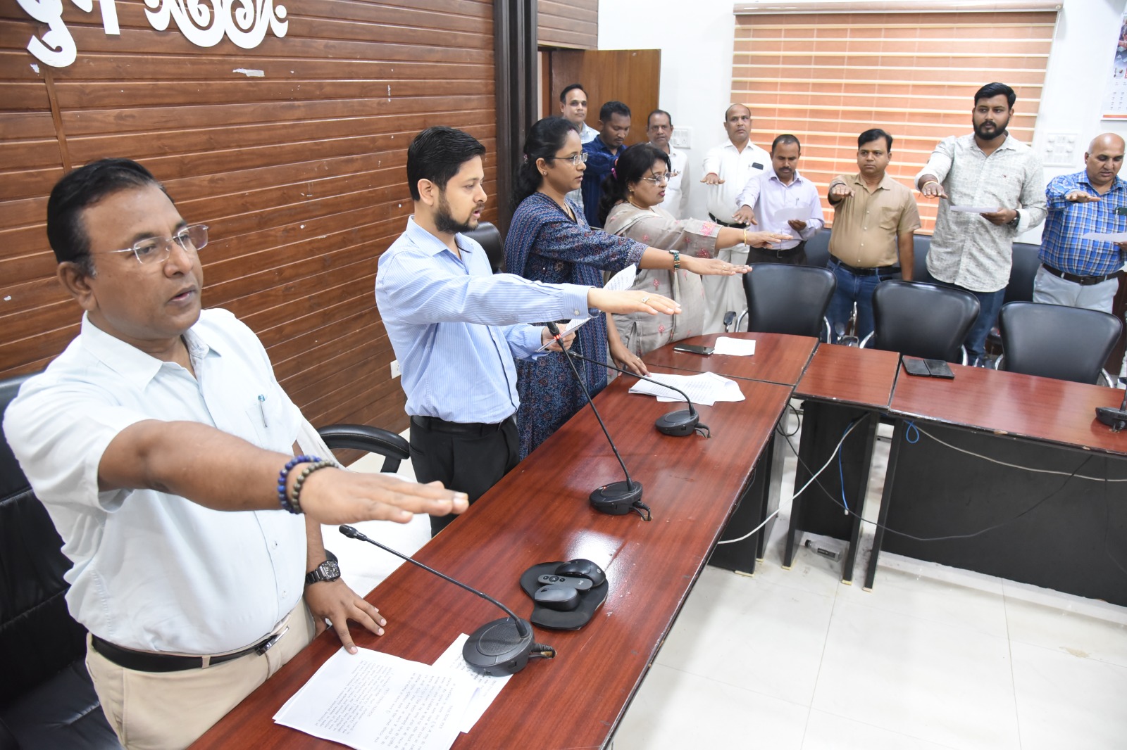 कलेक्टर श्री सिंह ने राष्ट्रीय एकता दिवस पर अधिकारियों-कर्मचारियों को दिलाई शपथ कलेक्टर श्री सिंह ने राष्ट्रीय एकता दिवस पर अधिकारियों-कर्मचारियों को दिलाई शपथ