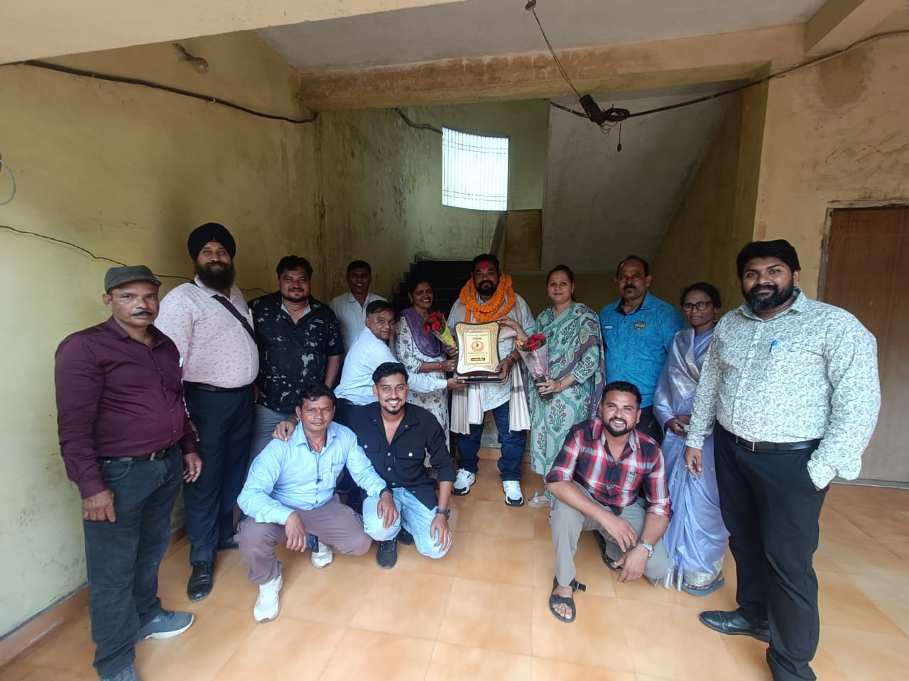 नगर निगम जोन 3 में सहायक ग्रेड -3 कर्मचारी कृष्ण कुमार बरमाल के सेवानिवृत्ति पर सम्मान नगर निगम जोन 3 में सहायक ग्रेड -3 कर्मचारी कृष्ण कुमार बरमाल के सेवानिवृत्ति पर सम्मान