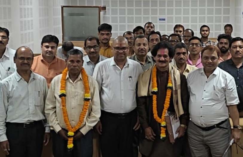 निगम प्रशासन ने 3 कर्मचारियों को दी ससम्मान विदाई निगम प्रशासन ने 3 कर्मचारियों को दी ससम्मान विदाई