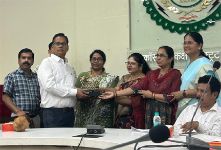 सेवानिवृत्ति पर सम्मानित हुए सहायक अधीक्षक विनोद सिंह सेवानिवृत्ति पर सम्मानित हुए सहायक अधीक्षक विनोद सिंह