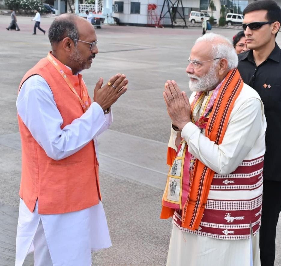 प्रधानमंत्री नरेंद्र मोदी के छत्तीसगढ़ आगमन पर भाजपा प्रदेश मंत्री जितेन्द्र वर्मा ने किया अभूतपूर्व स्वागत प्रधानमंत्री नरेंद्र मोदी के छत्तीसगढ़ आगमन पर भाजपा प्रदेश मंत्री जितेन्द्र वर्मा ने किया अभूतपूर्व स्वागत