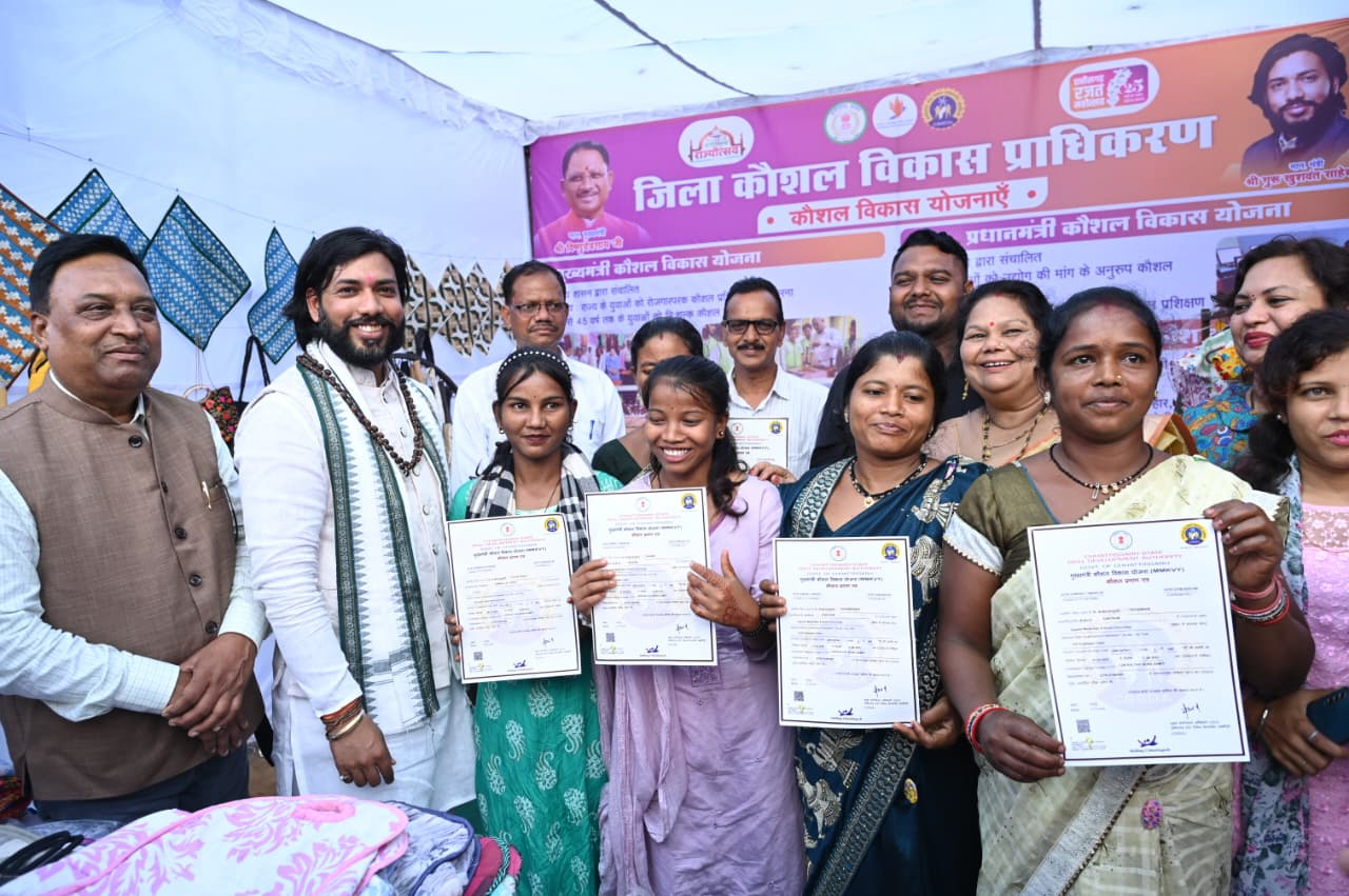 राज्योत्सव रजत जयंती वर्ष 2025 : विकास, सुशासन और जनकल्याण की नई ऊँचाइयों की ओर बढ़ रहा है छत्तीसगढ़: मंत्री गुरु खुशवंत साहेब राज्योत्सव रजत जयंती वर्ष 2025 : विकास, सुशासन और जनकल्याण की नई ऊँचाइयों की ओर बढ़ रहा है छत्तीसगढ़: मंत्री गुरु खुशवंत साहेब