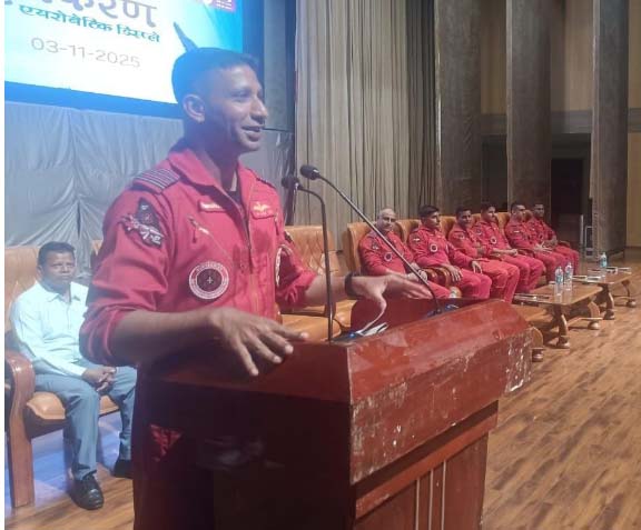 सूर्यकिरण एरोबैटिक टीम ने बच्चों से की मुलाकात, दी प्रेरणा – बढ़ाया उत्साह सूर्यकिरण एरोबैटिक टीम ने बच्चों से की मुलाकात, दी प्रेरणा – बढ़ाया उत्साह