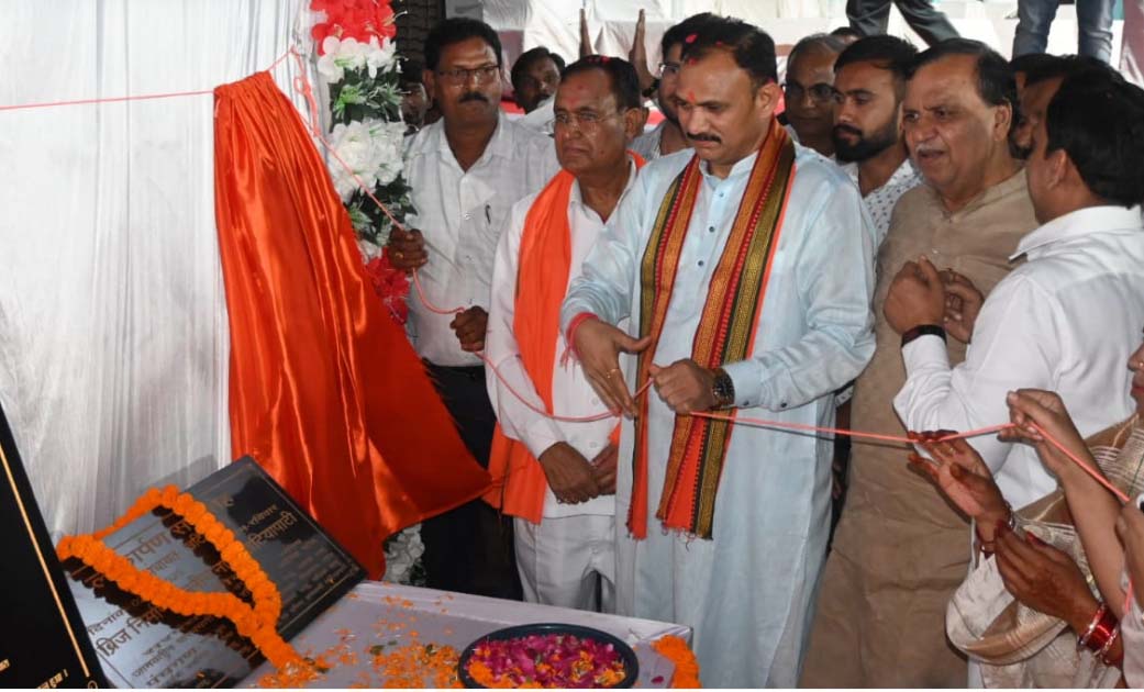 विकास कार्यों से बदलेगी बलौदाबाजार जिले की तस्वीर - मंत्री श्री जायसवाल विकास कार्यों से बदलेगी बलौदाबाजार जिले की तस्वीर - मंत्री श्री जायसवाल