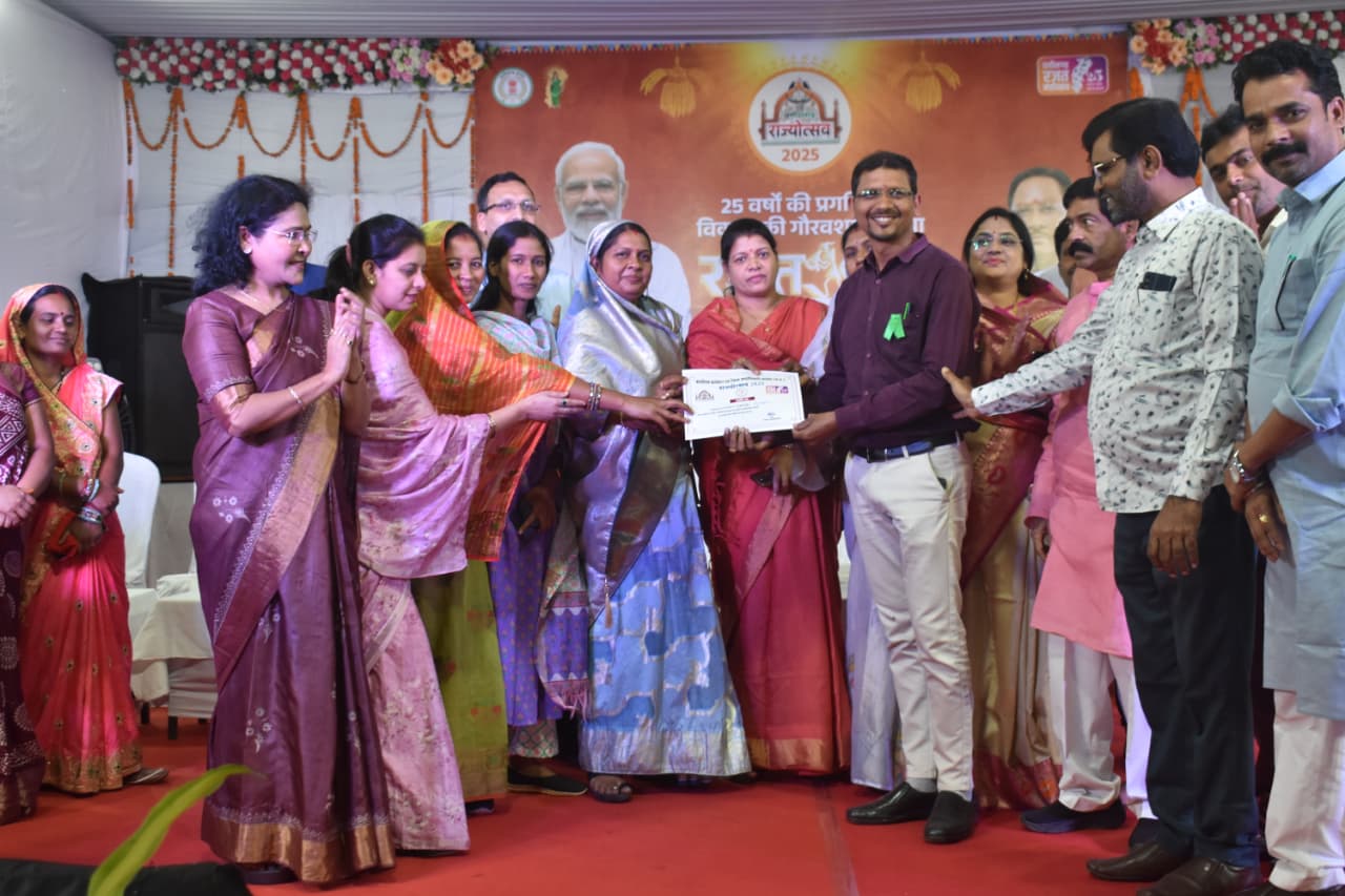 बालोद में आयोजित राजोत्सव का भव्य एवं रंगारंग समापन बालोद में आयोजित राजोत्सव का भव्य एवं रंगारंग समापन