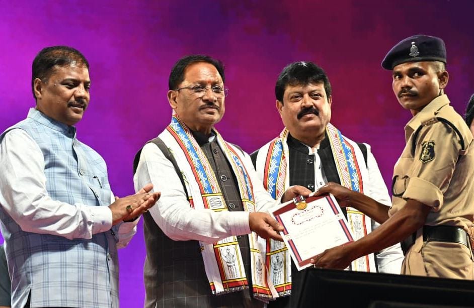 छत्तीसगढ़ ने 25 वर्षों में लिखी है विकास की नई गाथा - मुख्यमंत्री विष्णु देव साय छत्तीसगढ़ ने 25 वर्षों में लिखी है विकास की नई गाथा - मुख्यमंत्री विष्णु देव साय