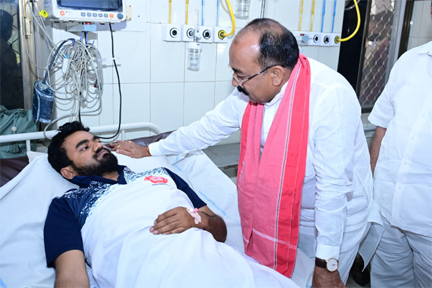 उप मुख्यमंत्री अरुण साव रेल हादसे में घायल लोगों से मिले उप मुख्यमंत्री अरुण साव रेल हादसे में घायल लोगों से मिले