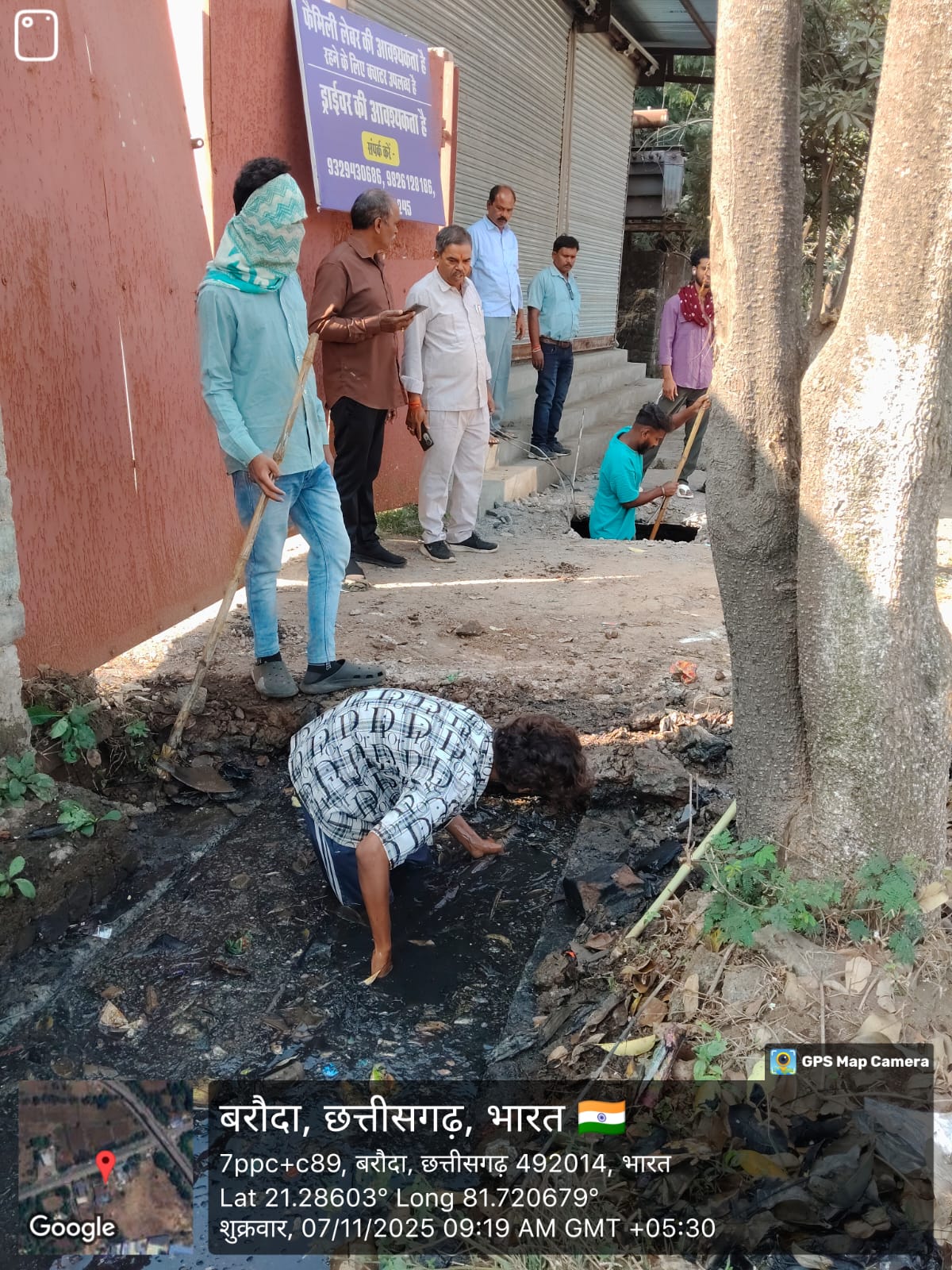 विधानसभा मार्ग में बड़ी नाली पर बनाये 11 पाटों को तोड़कर विशेष सफाई अभियान चलाया विधानसभा मार्ग में बड़ी नाली पर बनाये 11 पाटों को तोड़कर विशेष सफाई अभियान चलाया