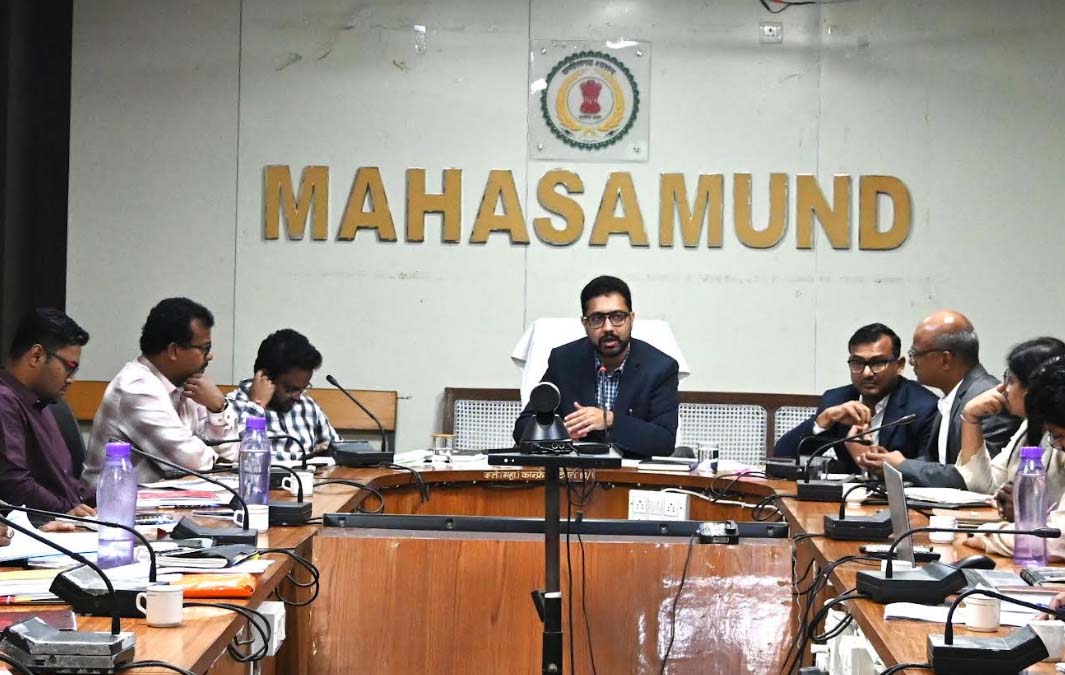 कलेक्टर श्री लंगेह ने ली साप्ताहिक समय-सीमा की बैठक कलेक्टर श्री लंगेह ने ली साप्ताहिक समय-सीमा की बैठक