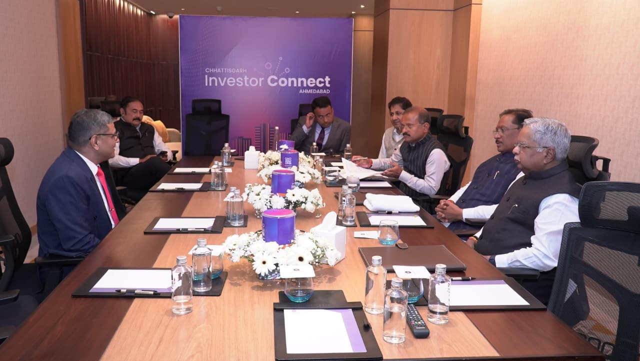 मुख्यमंत्री विष्णुदेव साय से कैडिला फार्मास्युटिकल्स लिमिटेड के समूह अध्यक्ष राज प्रकाश व्यास ने की मुलाकात मुख्यमंत्री विष्णुदेव साय से कैडिला फार्मास्युटिकल्स लिमिटेड के समूह अध्यक्ष राज प्रकाश व्यास ने की मुलाकात