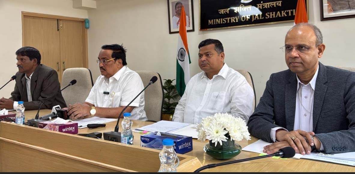 सामुदायिक प्रयासों का रहा बेहतरीन परिणाम : संस्कारधानी को मिल रहा बेस्ट डिस्ट्रिक्ट का सम्मान सामुदायिक प्रयासों का रहा बेहतरीन परिणाम : संस्कारधानी को मिल रहा बेस्ट डिस्ट्रिक्ट का सम्मान