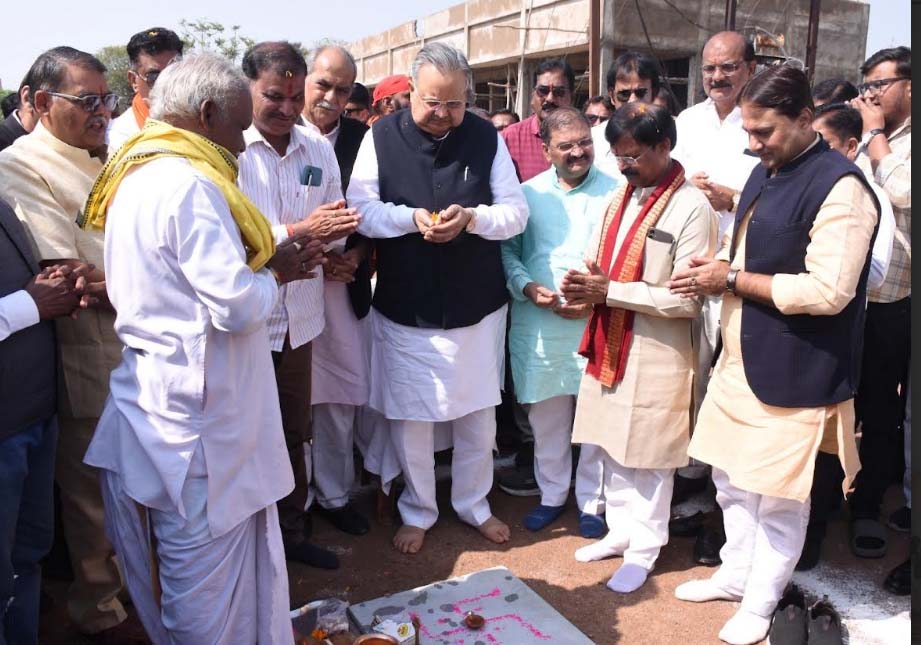 कृषि उपज मंडी का प्रांगण राजनांदगांव के विकास की पूंजी : विधानसभा अध्यक्ष डॉ. रमन सिंह कृषि उपज मंडी का प्रांगण राजनांदगांव के विकास की पूंजी : विधानसभा अध्यक्ष डॉ. रमन सिंह