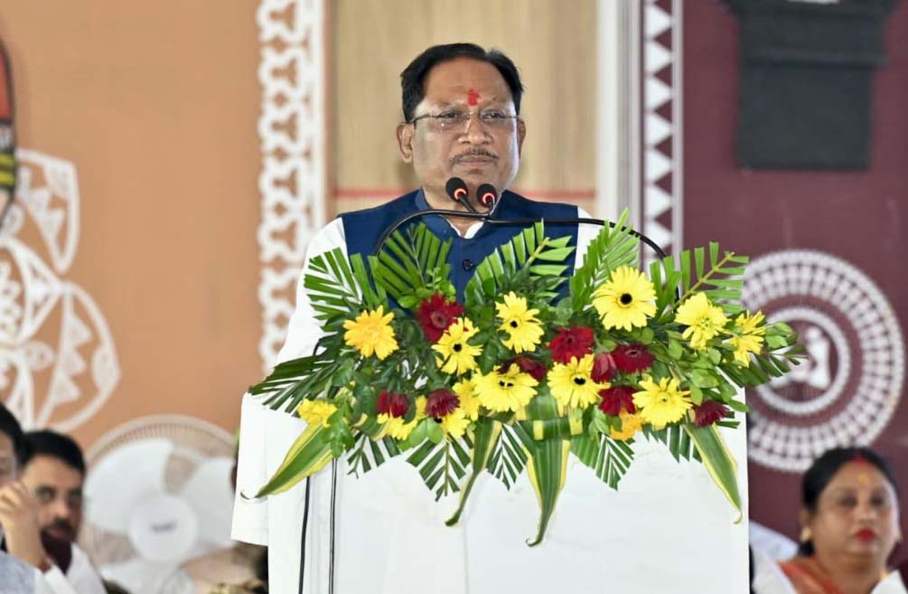 देश के जनजातीय समाज को विकास की राह में आगे बढ़ाने का काम कर रहे प्रधानमंत्री: मुख्यमंत्री देश के जनजातीय समाज को विकास की राह में आगे बढ़ाने का काम कर रहे प्रधानमंत्री: मुख्यमंत्री