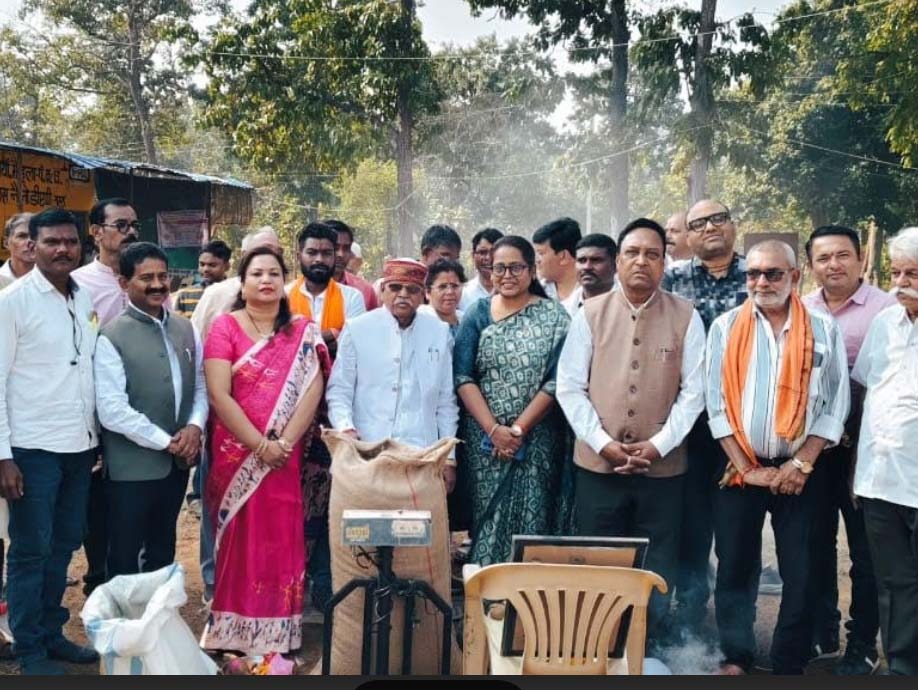 विधायक डोमनलाल कोर्सेवाड़ा ने धान खरीदी का किया शुभारंभ विधायक डोमनलाल कोर्सेवाड़ा ने धान खरीदी का किया शुभारंभ