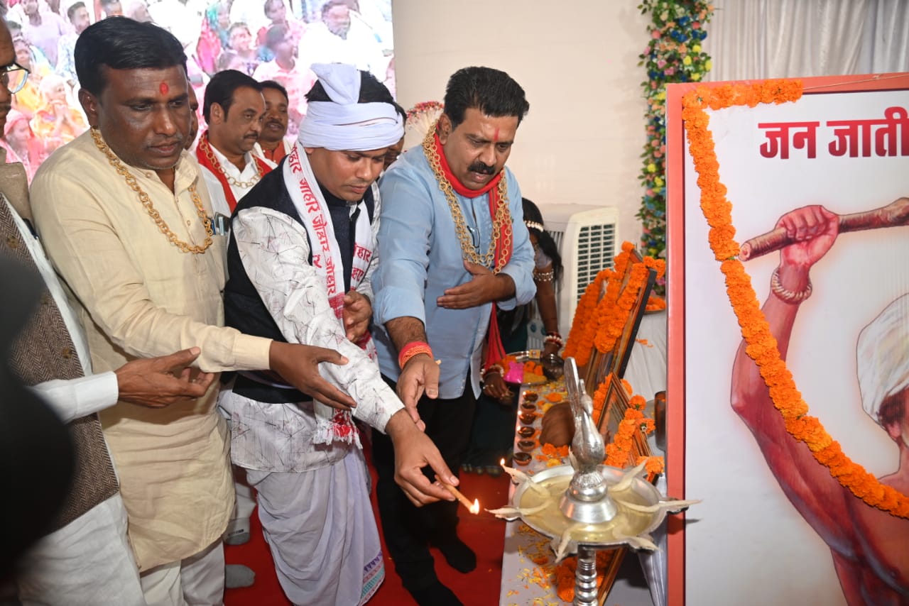 धरती आबा भगवान बिरसा मुण्डा जयंती दिवस जनजाति समाज की वीरता, त्याग और संस्कृति को समर्पित है-उप मुख्यमंत्री धरती आबा भगवान बिरसा मुण्डा जयंती दिवस जनजाति समाज की वीरता, त्याग और संस्कृति को समर्पित है-उप मुख्यमंत्री