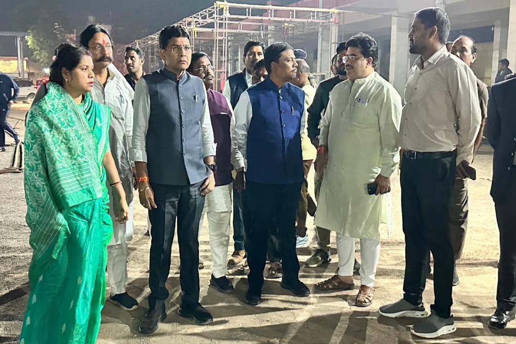 केंद्रीय कृषि मंत्री के प्रस्तावित कार्यक्रम की तैयारियों का वन मंत्री ने किया अवलोकन केंद्रीय कृषि मंत्री के प्रस्तावित कार्यक्रम की तैयारियों का वन मंत्री ने किया अवलोकन