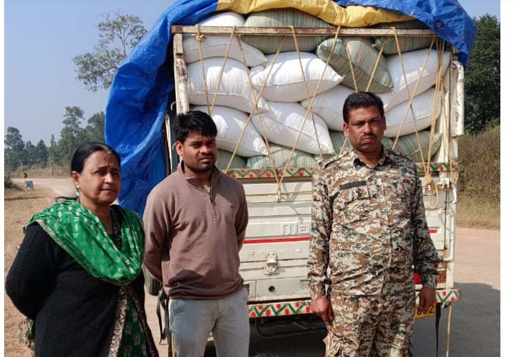 राजस्व टीम ने साईंटागर बैरियर के पास 60 बोरी अवैध धान किया जब्त राजस्व टीम ने साईंटागर बैरियर के पास 60 बोरी अवैध धान किया जब्त