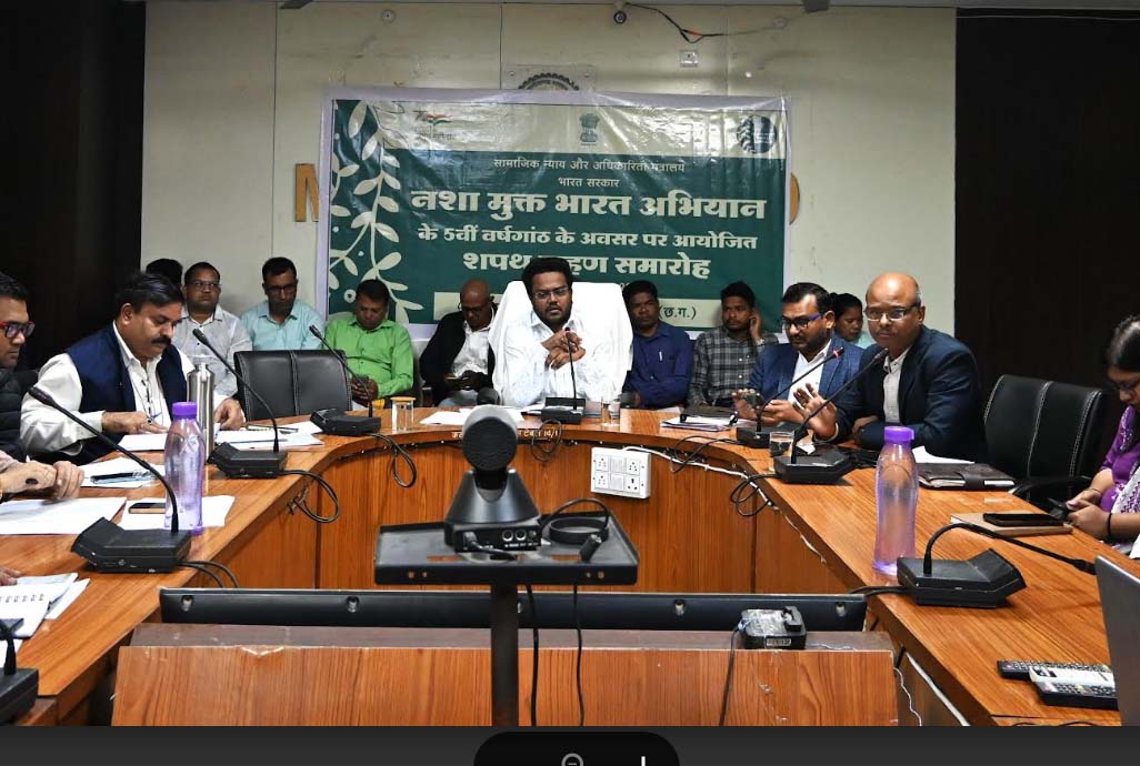 जिला पंचायत सीईओ नंदनवार ने ली साप्ताहिक समय-सीमा की बैठक जिला पंचायत सीईओ नंदनवार ने ली साप्ताहिक समय-सीमा की बैठक