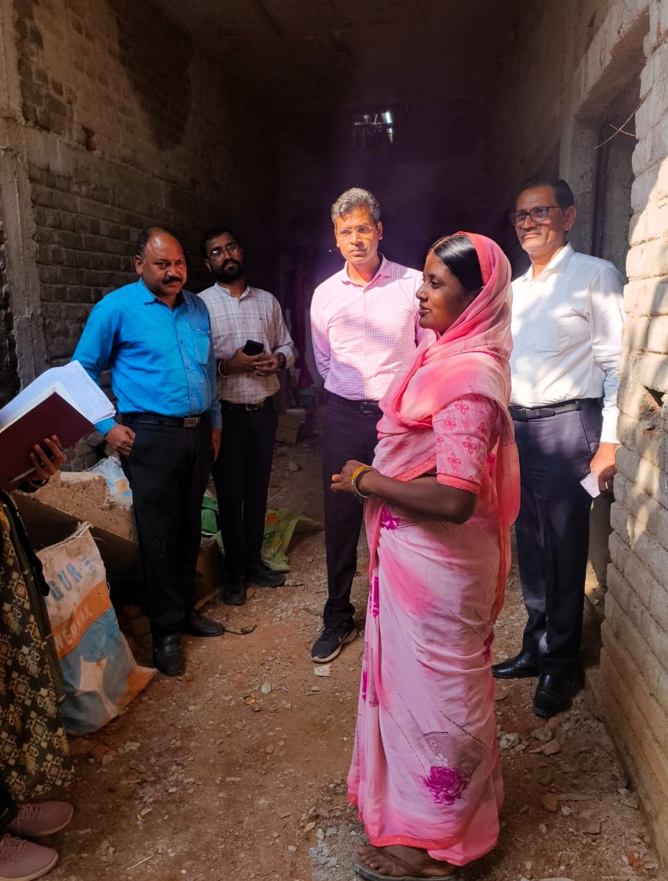 जिला पंचायत के मुख्य कार्यपालन अधिकारी ने बालोद विकासखण्ड के विभिन्न ग्रामों में निर्माणाधीन पीएम आवासो का किया औचक निरीक्षण जिला पंचायत के मुख्य कार्यपालन अधिकारी ने बालोद विकासखण्ड के विभिन्न ग्रामों में निर्माणाधीन पीएम आवासो का किया औचक निरीक्षण