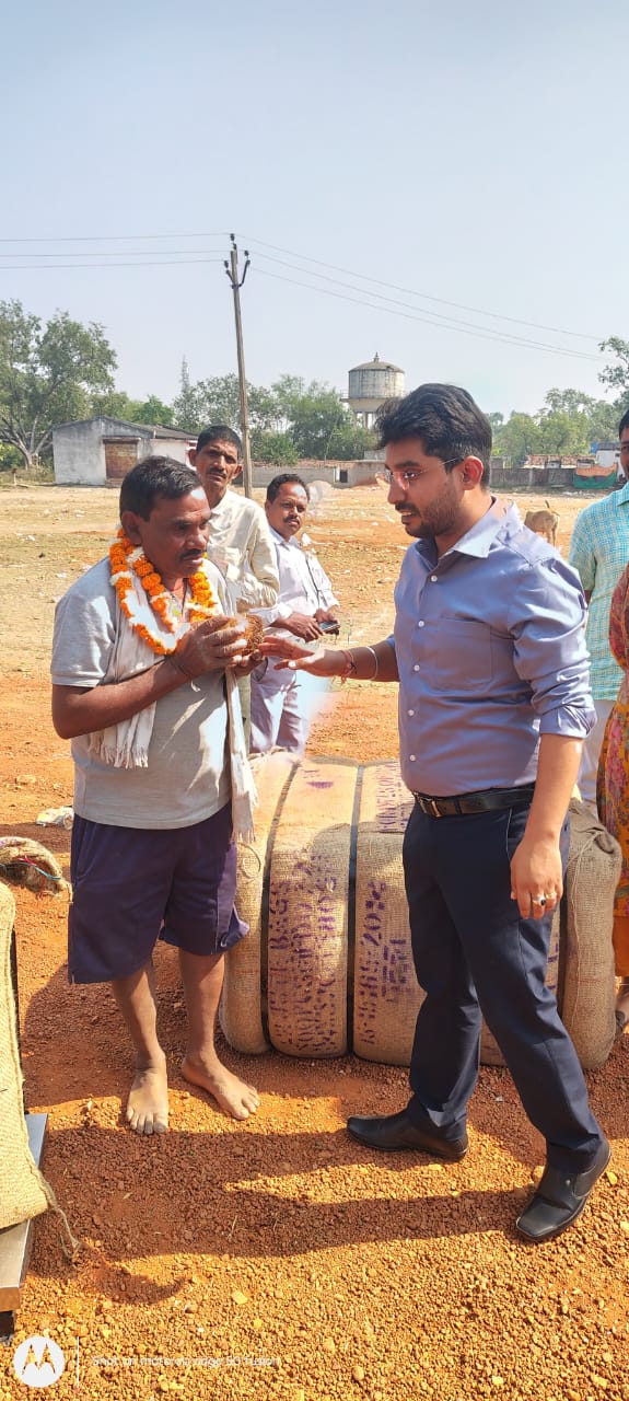 जिले में धान खरीदी ने पकड़ी रफ्तार जिले में धान खरीदी ने पकड़ी रफ्तार