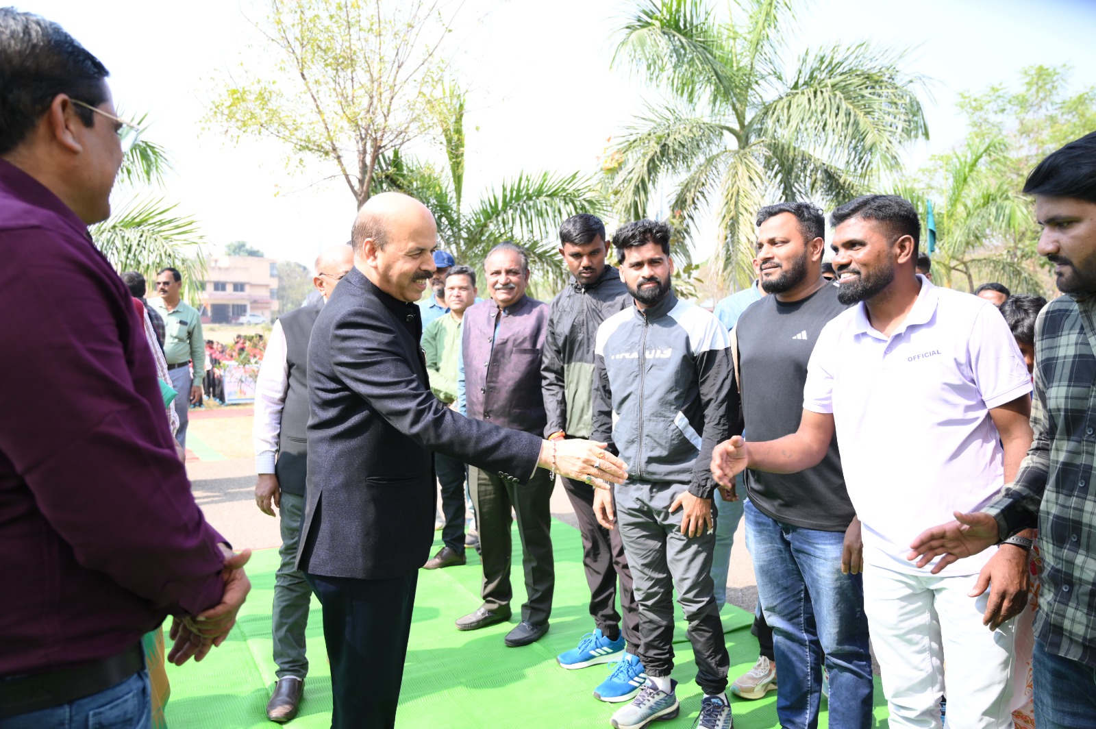 खेलों से विद्यार्थियों में अनुशासन एवं टीम स्पिरिट का प्रादुर्भाव होता है : डॉ. चंदेल खेलों से विद्यार्थियों में अनुशासन एवं टीम स्पिरिट का प्रादुर्भाव होता है : डॉ. चंदेल