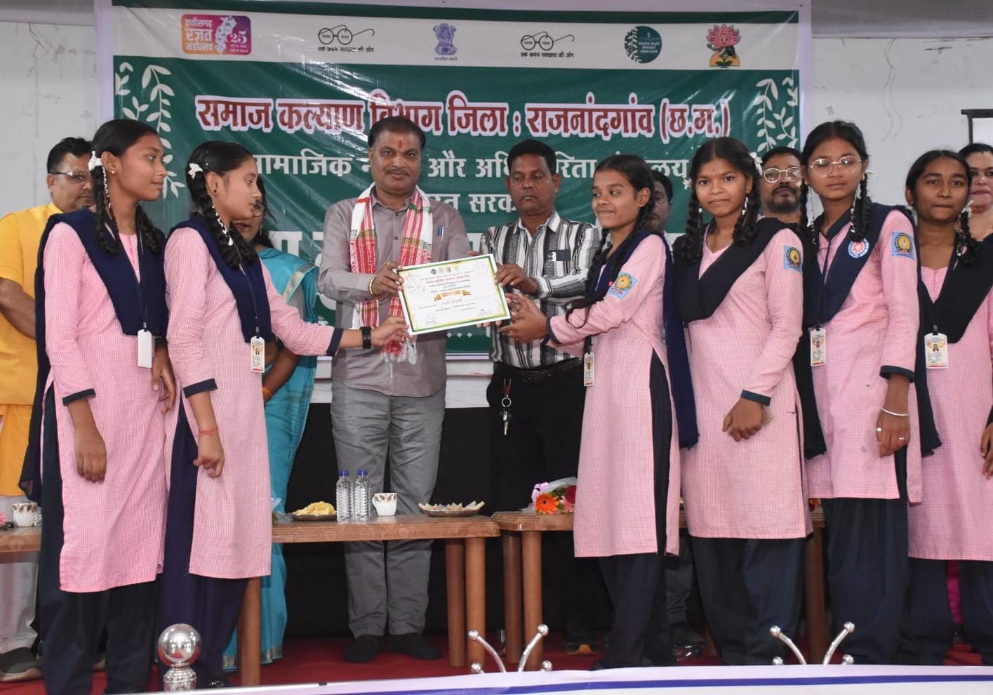 नशामुक्त भारत अभियान की वर्षगाँठ पर छत्तीसगढ़ में 6.70 लाख से अधिक लोगों ने ली नशामुक्ति की शपथ नशामुक्त भारत अभियान की वर्षगाँठ पर छत्तीसगढ़ में 6.70 लाख से अधिक लोगों ने ली नशामुक्ति की शपथ