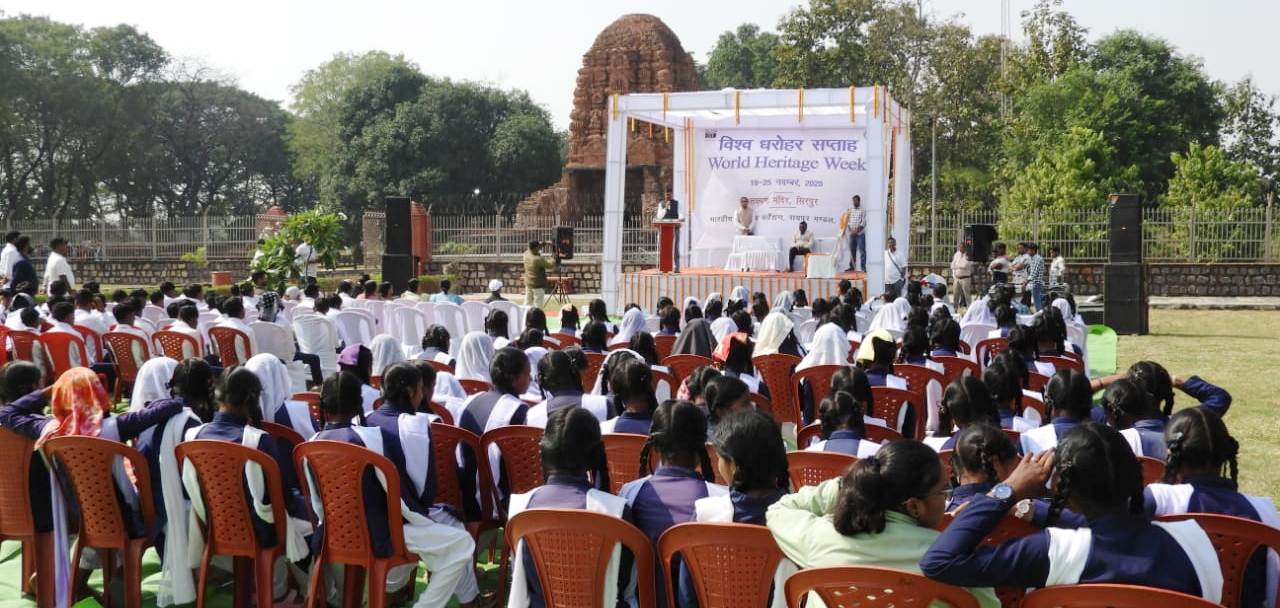 विश्व विरासत सप्ताह का आयोजन लक्ष्मण मंदिर परिसर में विश्व विरासत सप्ताह का आयोजन लक्ष्मण मंदिर परिसर में
