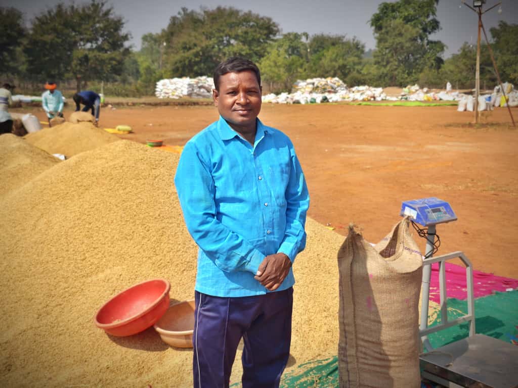 धान खरीदी केन्द्र में की गई सुव्यवस्थित व्यवस्था से प्रसन्नचित है किसान कृपाराम बलिहार धान खरीदी केन्द्र में की गई सुव्यवस्थित व्यवस्था से प्रसन्नचित है किसान कृपाराम बलिहार