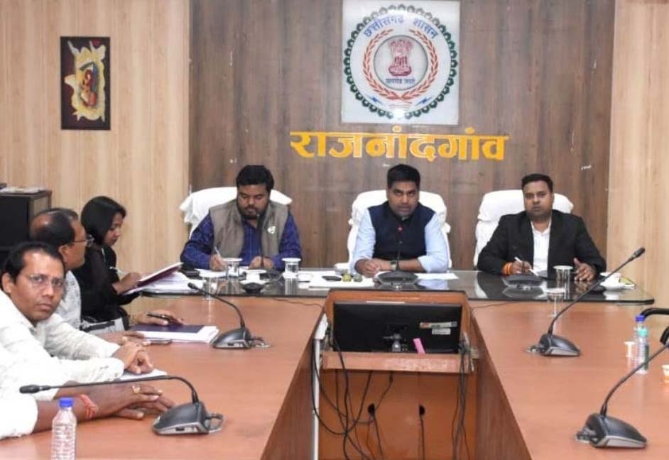 कलेक्टर ने मिलर्स के पंजीयन एवं धान उठाव के मद्देनजर जिले के सभी मिलर्स की बैठक ली कलेक्टर ने मिलर्स के पंजीयन एवं धान उठाव के मद्देनजर जिले के सभी मिलर्स की बैठक ली