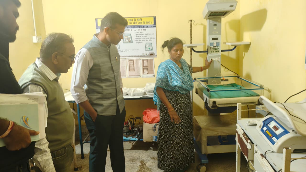 जिला पंचायत के मुख्य कार्यपालन अधिकारी ने पचेड़ा उप स्वास्थ्य केन्द्र का किया आकस्मिक निरीक्षण जिला पंचायत के मुख्य कार्यपालन अधिकारी ने पचेड़ा उप स्वास्थ्य केन्द्र का किया आकस्मिक निरीक्षण