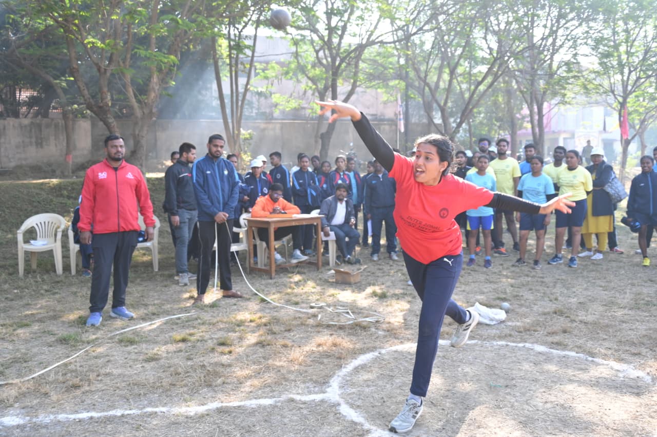 इंदिरा गांधी कृषि विश्वविद्यालय में दूसरे दिन एथलेटिक्स छाया, टीम गेम्स ने बढ़ाया रोमांच इंदिरा गांधी कृषि विश्वविद्यालय में दूसरे दिन एथलेटिक्स छाया, टीम गेम्स ने बढ़ाया रोमांच