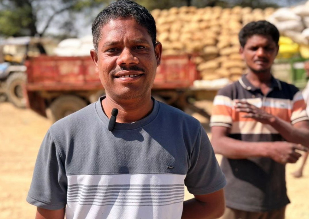 अमित ने बताया, मोबाइल से ऑनलाइन टोकन खुद काटकर केंद्र में निर्बाध रूप से बेचा धान अमित ने बताया, मोबाइल से ऑनलाइन टोकन खुद काटकर केंद्र में निर्बाध रूप से बेचा धान