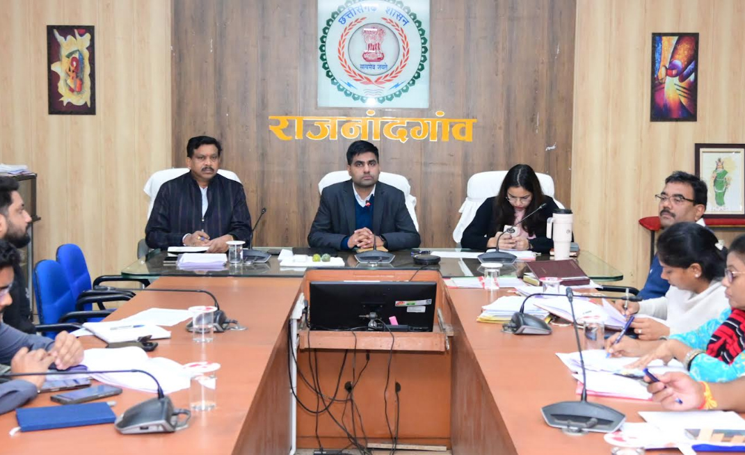 जनसामान्य के साथ अच्छा व्यवहार रखें और समस्याओं का संवेदनशीलतपूर्वक करें निराकरण : कलेक्टर जनसामान्य के साथ अच्छा व्यवहार रखें और समस्याओं का संवेदनशीलतपूर्वक करें निराकरण : कलेक्टर