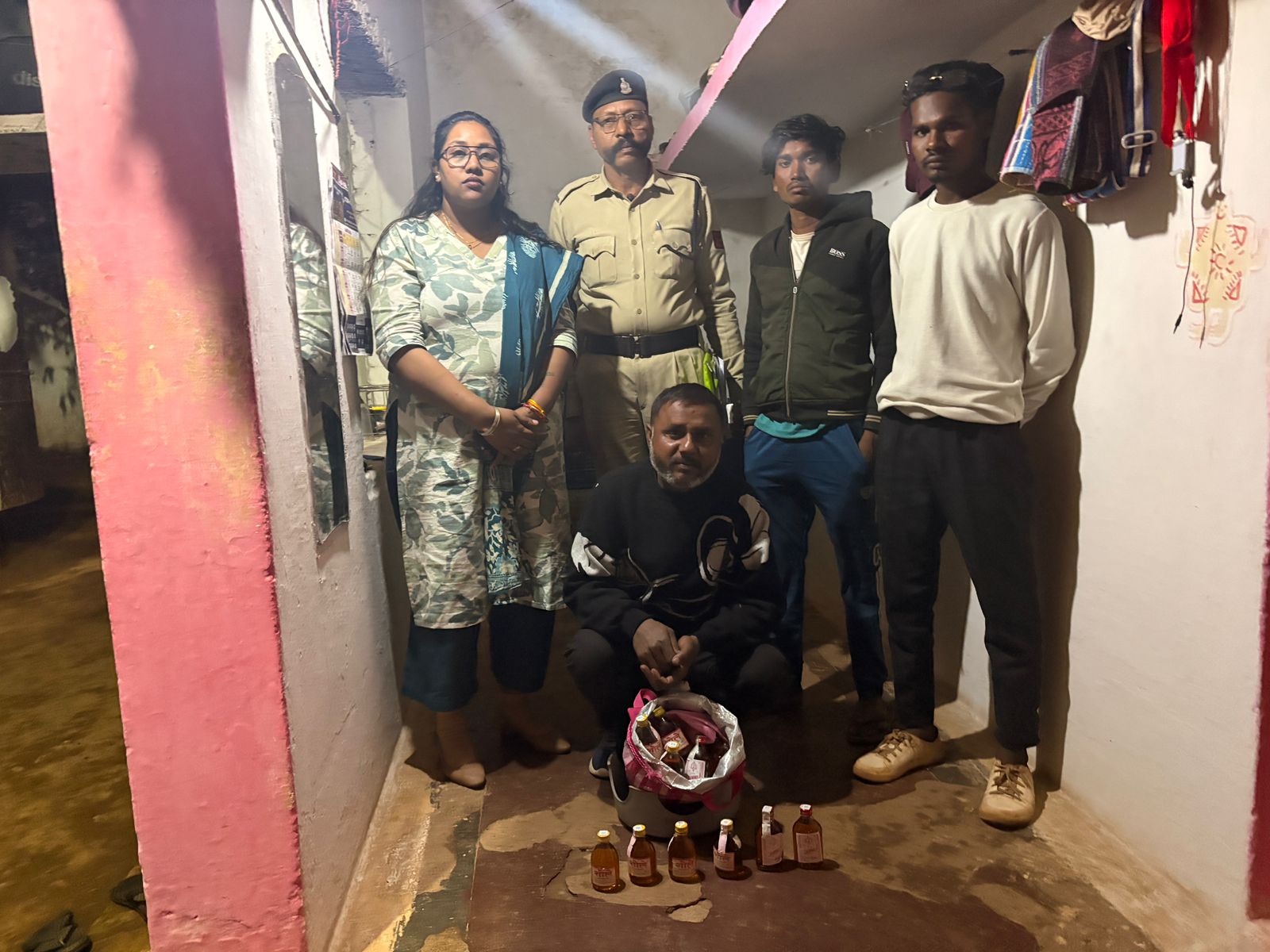 आबकारी विभाग की कार्रवाई: अवैध मदिरा के साथ एक आरोपी गिरफ्तार, 8.10 बल्क लीटर शराब जब्त आबकारी विभाग की कार्रवाई: अवैध मदिरा के साथ एक आरोपी गिरफ्तार, 8.10 बल्क लीटर शराब जब्त