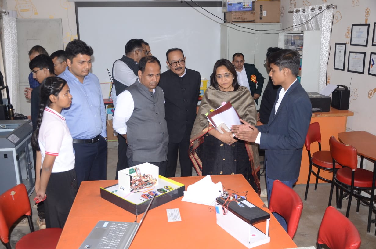 प्रभारी सचिव ऋचा शर्मा ने किया पीएमश्री स्कूल का निरीक्षण प्रभारी सचिव ऋचा शर्मा ने किया पीएमश्री स्कूल का निरीक्षण