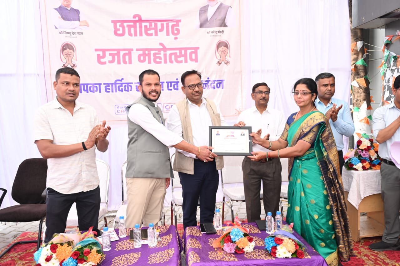 समय पर बिजली बिल जमा करने वालों का हुआ सम्मान समय पर बिजली बिल जमा करने वालों का हुआ सम्मान