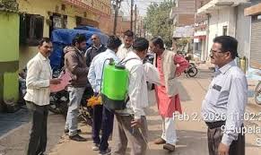 मौसमी बिमारियों की रोकथाम के लिए दवा छिड़काव कार्य जारी मौसमी बिमारियों की रोकथाम के लिए दवा छिड़काव कार्य जारी