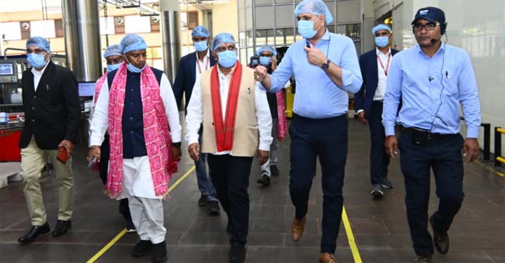 उपमुख्यमंत्री विजय शर्मा एवं वन मंत्री केदार कश्यप ने पशुपालकों एवं बिहान दीदियों के साथ किया आधुनिक डेयरियों का भ्रमण उपमुख्यमंत्री विजय शर्मा एवं वन मंत्री केदार कश्यप ने पशुपालकों एवं बिहान दीदियों के साथ किया आधुनिक डेयरियों का भ्रमण