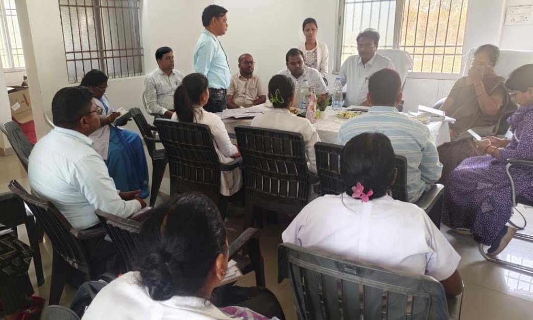 जिला स्तरीय स्वास्थ्य विभाग की पांच टीम ने ली मैराथन समीक्षा बैठक जिला स्तरीय स्वास्थ्य विभाग की पांच टीम ने ली मैराथन समीक्षा बैठक
