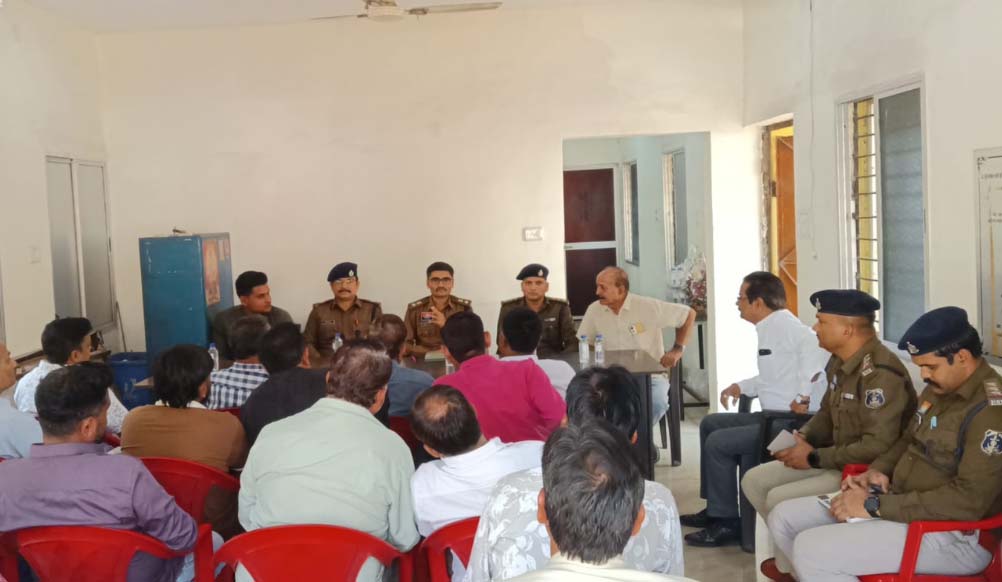 सुन्दरनगर एवं रायपुरा मुख्य मार्ग के व्यवसायी स्वेच्छा से अतिक्रमण हटाएं अन्यथा कार्यवाही की जायेगी सुन्दरनगर एवं रायपुरा मुख्य मार्ग के व्यवसायी स्वेच्छा से अतिक्रमण हटाएं अन्यथा कार्यवाही की जायेगी