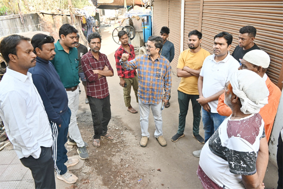 जोन आयुक्त ने किया मदर टेरेसा नगर क्षेत्र का निरीक्षण, निर्माण कार्यों में तेजी लाने के निर्देश जोन आयुक्त ने किया मदर टेरेसा नगर क्षेत्र का निरीक्षण, निर्माण कार्यों में तेजी लाने के निर्देश