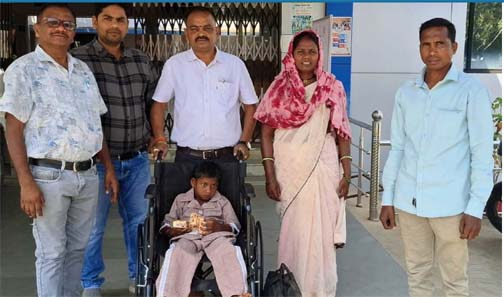 बहुदिव्यांग छात्रा गुंजन को मिली व्हीलचेयर, अब नियमित जा सकेगी स्कूल बहुदिव्यांग छात्रा गुंजन को मिली व्हीलचेयर, अब नियमित जा सकेगी स्कूल