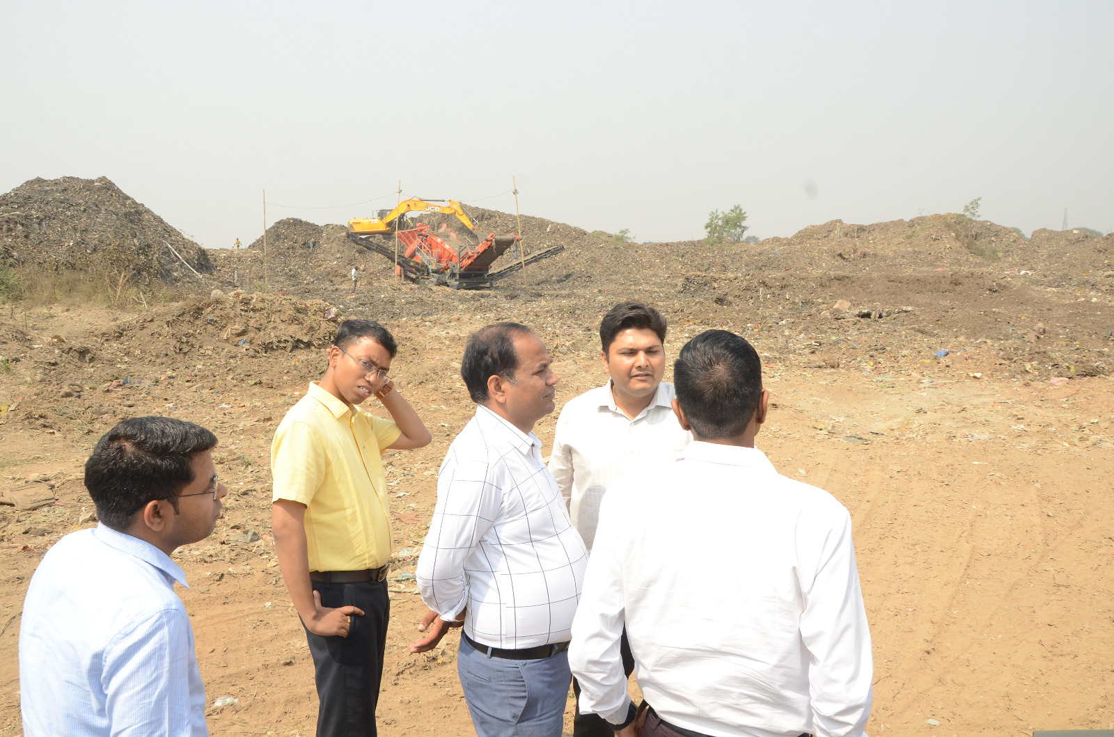 कलेक्टर ने किया सरोना डंपिंग यार्ड का निरीक्षण कलेक्टर ने किया सरोना डंपिंग यार्ड का निरीक्षण