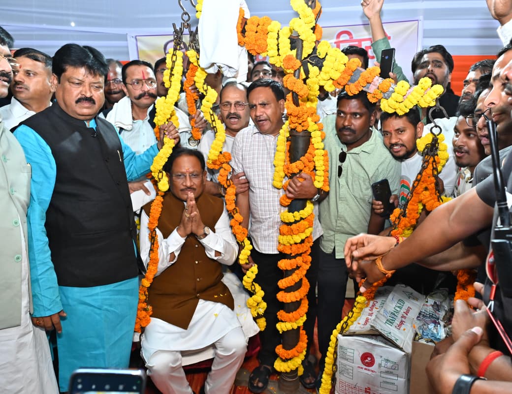 मुख्यमंत्री विष्णुदेव साय को मिलीं जन-जन की शुभकामनाएं, जन्मदिन पर मुख्यमंत्री निवास बना उल्लास का केंद्र मुख्यमंत्री विष्णुदेव साय को मिलीं जन-जन की शुभकामनाएं, जन्मदिन पर मुख्यमंत्री निवास बना उल्लास का केंद्र