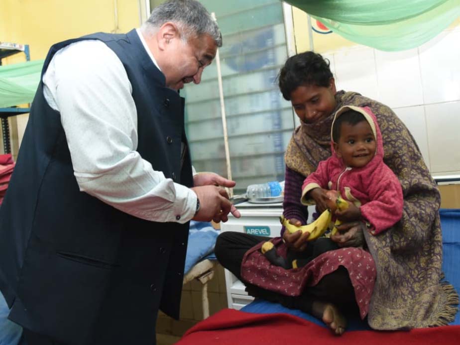 मुख्यमंत्री विष्णु देव साय के जन्मदिवस पर लखनपुर में विशेष पूजा-अर्चना - मंत्री राजेश अग्रवाल ने मरीजों को बांटे फल मुख्यमंत्री विष्णु देव साय के जन्मदिवस पर लखनपुर में विशेष पूजा-अर्चना - मंत्री राजेश अग्रवाल ने मरीजों को बांटे फल