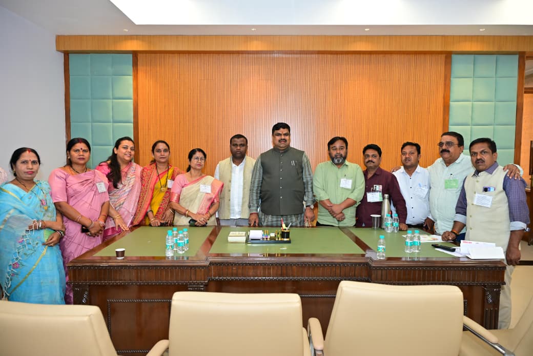 दुर्ग निगम के पार्षदो ने देखी विधानसभा की कार्यवाही- मंत्री गजेन्द्र यादव रहे मौजूद दुर्ग निगम के पार्षदो ने देखी विधानसभा की कार्यवाही- मंत्री गजेन्द्र यादव रहे मौजूद